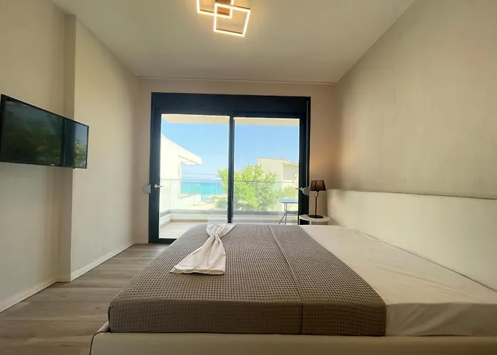 Villa Dahlia By The Sea